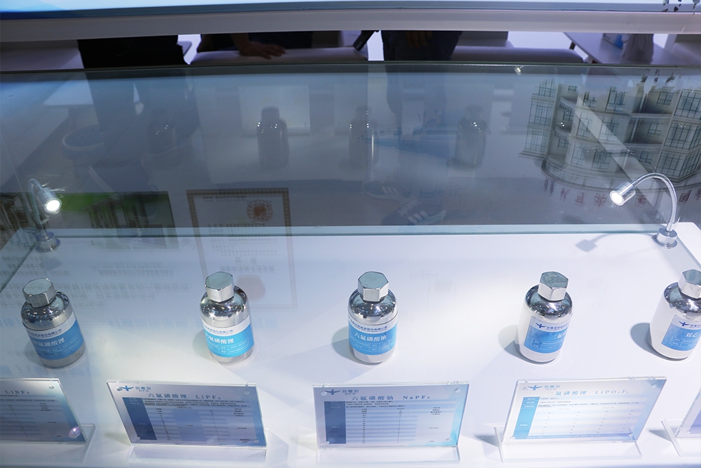 【電解液周報(bào)】20萬噸電解液項(xiàng)目沖刺投產(chǎn)！六氟磷酸鋰價(jià)格告別暴漲暴跌模式