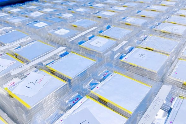 目標(biāo)月均交付超3萬片！100C瞬時放電！一鈉電電芯即將出海