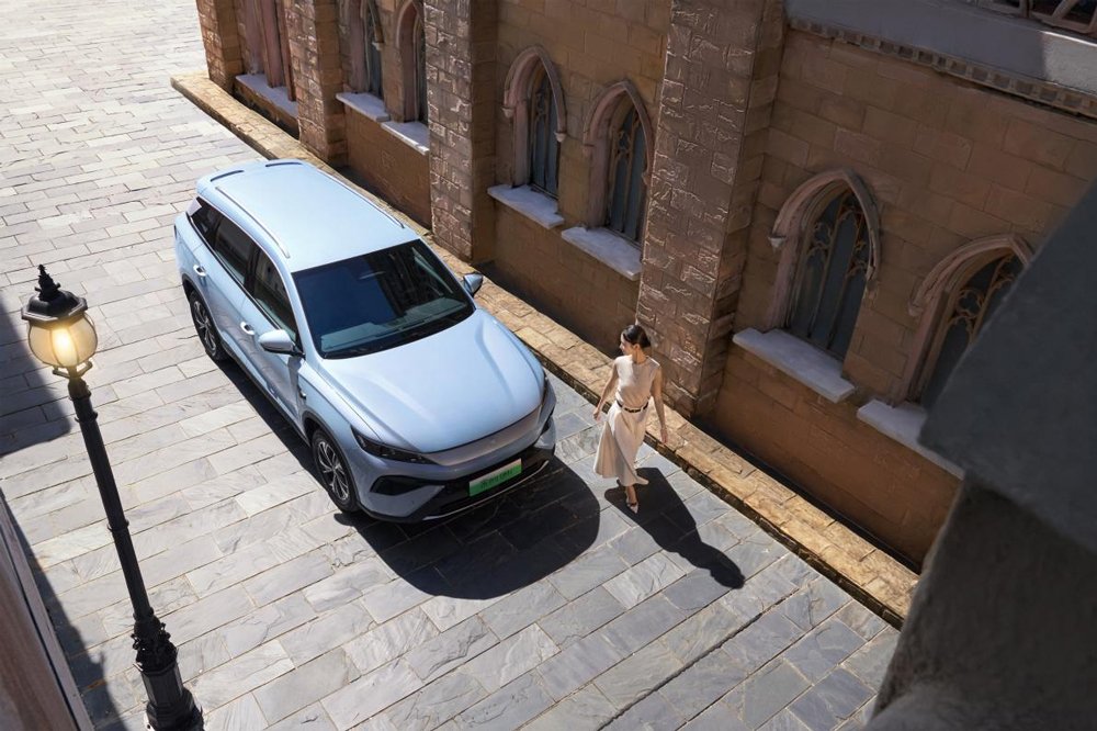 9.98萬起，2026款宋L DM-i上市，純電續(xù)航200km，標(biāo)配云輦C！