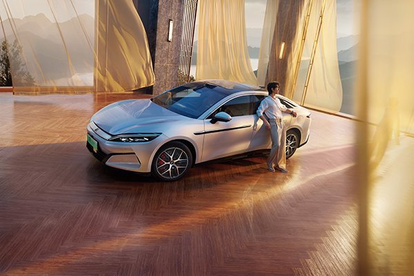 今年上半年我國(guó)新能源乘用車(chē)批發(fā)銷(xiāo)量達(dá)644.7萬(wàn)輛 出口98.7萬(wàn)輛