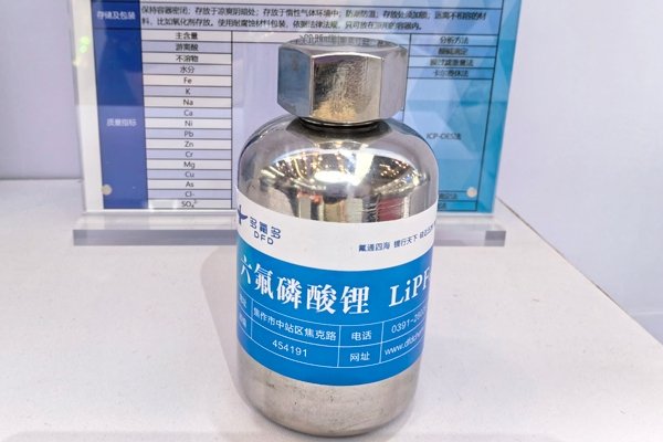 企業(yè)積極備庫！六氟磷酸鋰產(chǎn)量8月產(chǎn)量預(yù)期增長6.4%！