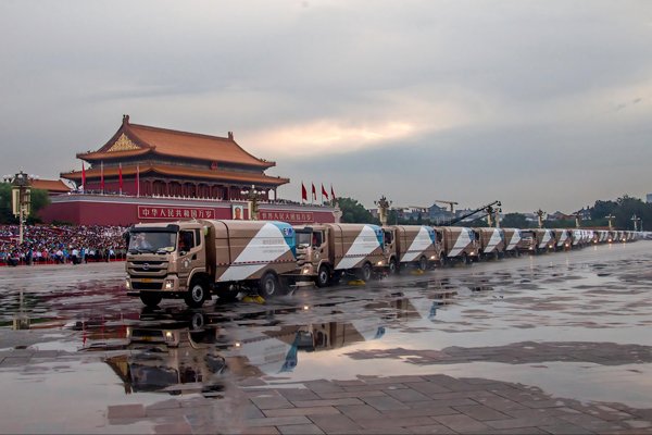 當(dāng)先鋒，打頭陣！比亞迪純電動環(huán)衛(wèi)車護(hù)航九三閱兵