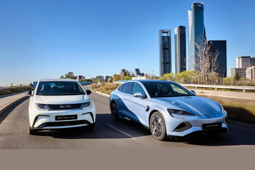 比亞迪海豚海豹雙車亮相歐洲