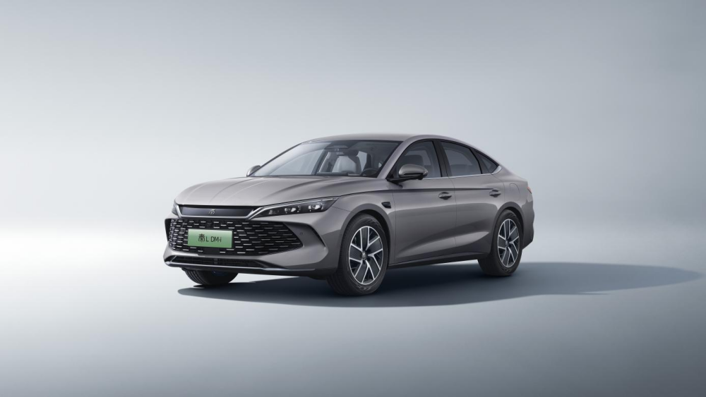 限時超級置換補貼價9.28萬起 2026款秦L DM-i上市