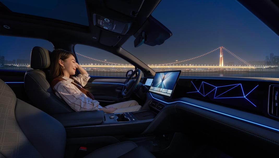 9.98萬起，2026款宋L DM-i上市，純電續(xù)航200km，標(biāo)配云輦C！